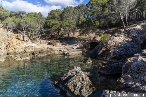 Monjo Beach (Cala d'en Monjo)