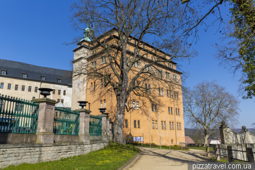 Дворец и парк Зондерсхаузен (Schloss Sondershausen)