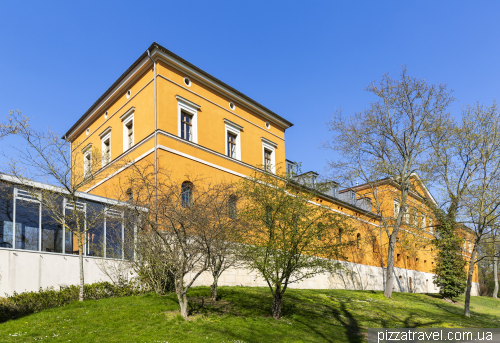 Дворец и парк Зондерсхаузен (Schloss Sondershausen)