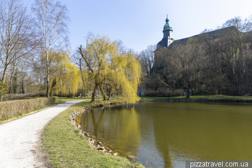 Дворец и парк Зондерсхаузен (Schloss Sondershausen)