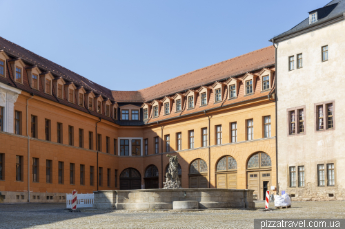 Дворец и парк Зондерсхаузен (Schloss Sondershausen)