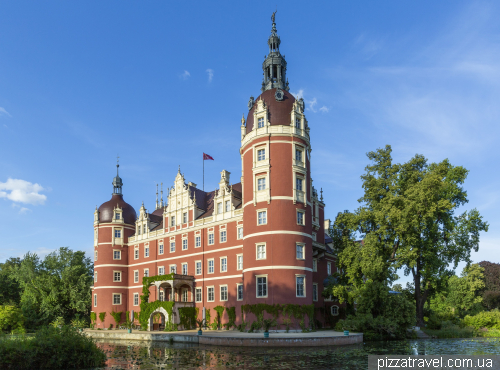 Палац та парк у Бад Мускау (Bad Muskau)