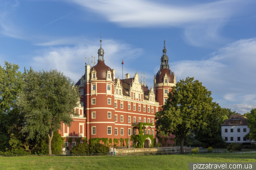 Палац та парк у Бад Мускау (Bad Muskau)