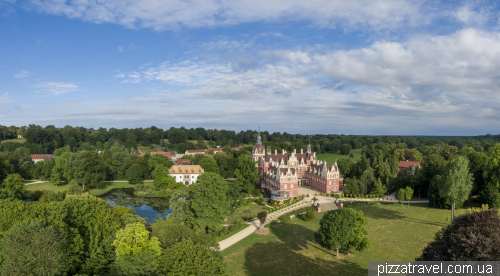 Палац та парк у Бад Мускау (Bad Muskau)