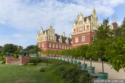 Палац та парк у Бад Мускау (Bad Muskau)