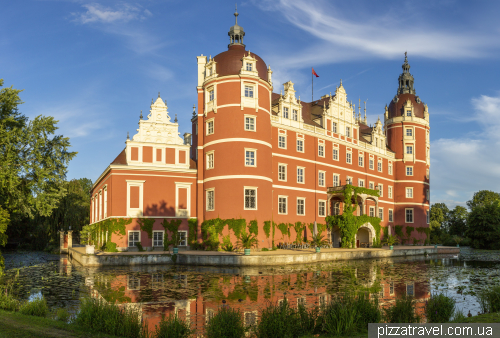 Палац та парк у Бад Мускау (Bad Muskau)