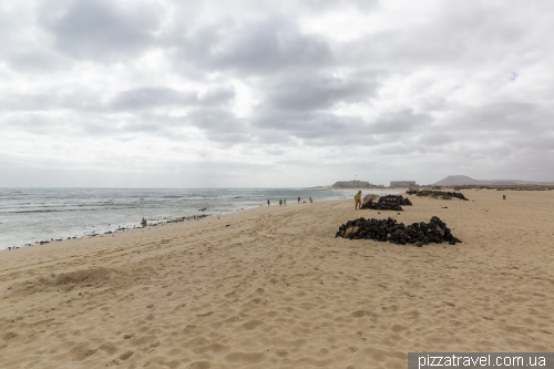 Пляж дель Позо (Playa del Pozo) у національному парку Корралехо (Parque Natural de Corralejo)