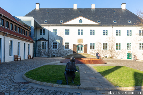 Замок Бенкхаузен (Schloss Benkhausen)