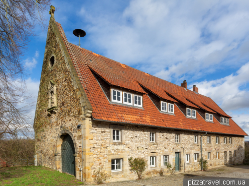 Замок Дернебург (Schloss Derneburg)