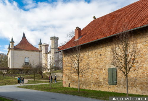 Замок Дернебург (Schloss Derneburg)