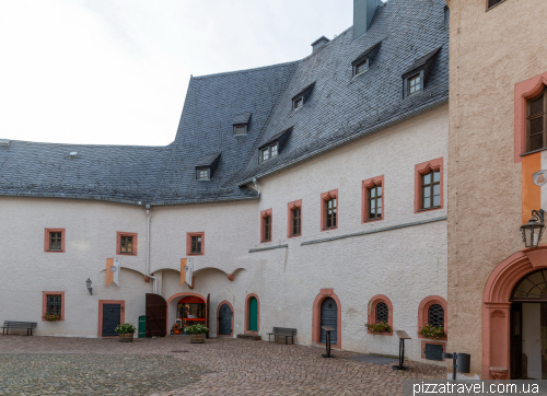 Замок Шарфенштайн (Burg Scharfenstein)