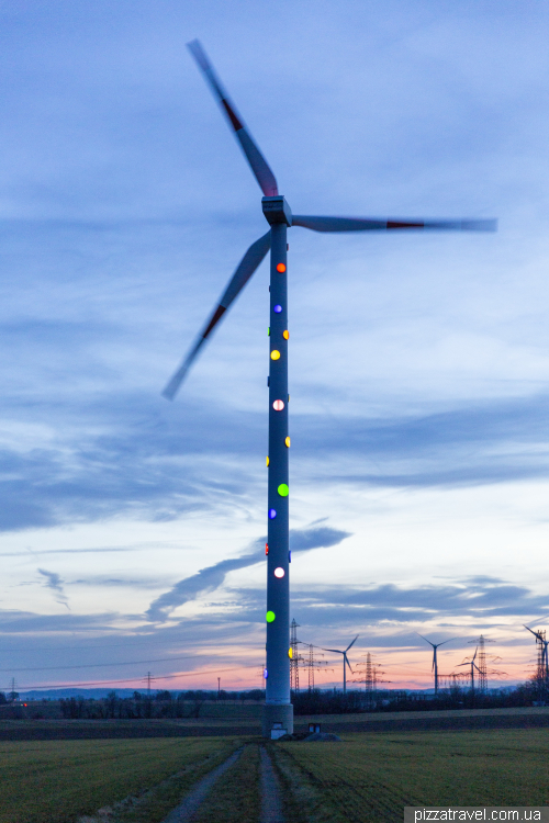 Smarties wind turbine (Smarties am Turm)