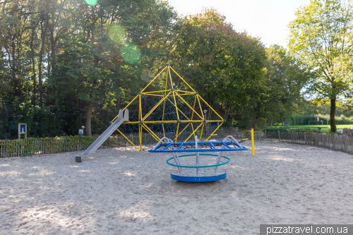 Restaurant with children's playground Grand Cafe Sands