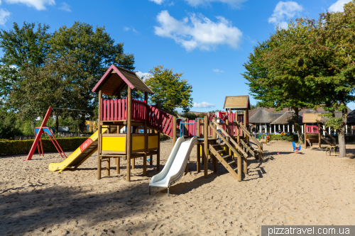 Restaurant with children's playground Grand Cafe Sands