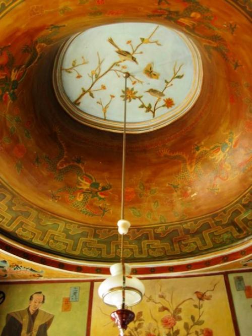 Japanese room with painted walls and ceiling