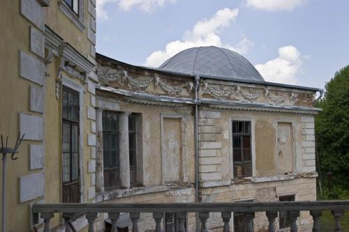 Grokholsky Palace in Voronovytsia