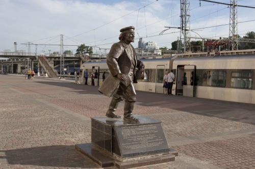 Sculpture of a character from the famous Soviet novel 