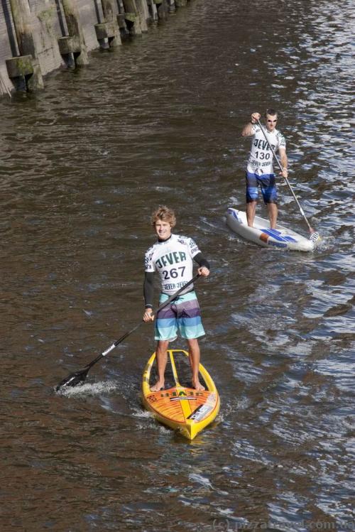 Strange water sport competition in Hamburg