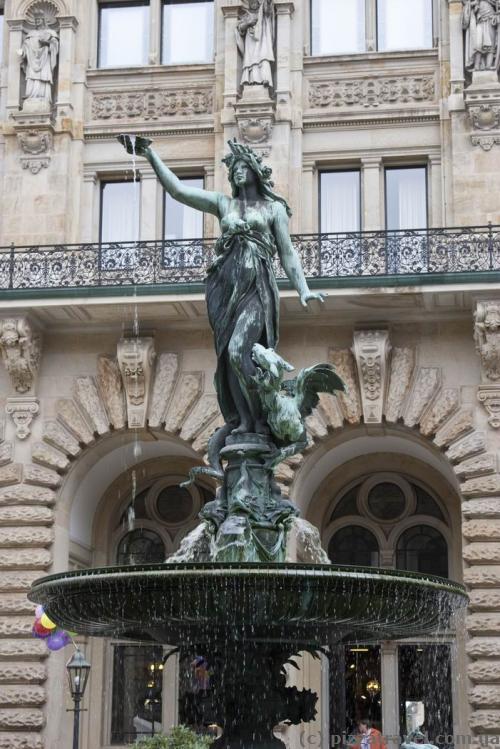 Hygieia fountain in the courtyard of the Hamburg City Hall