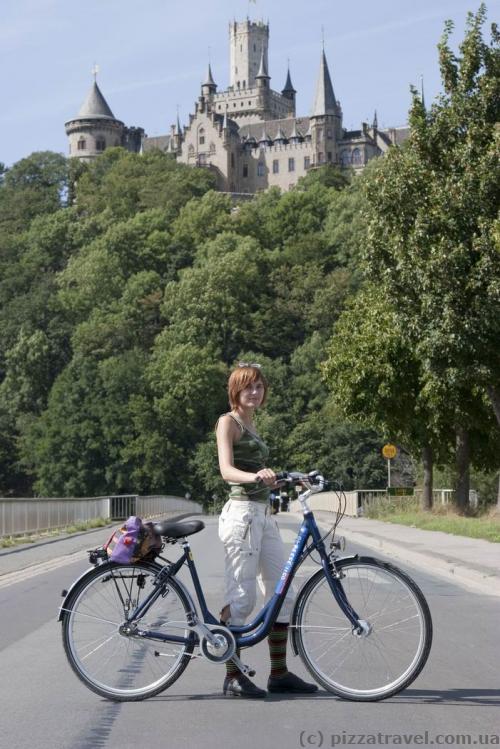 The best way to get to the Marienburg Castle is by bike from Hannover.