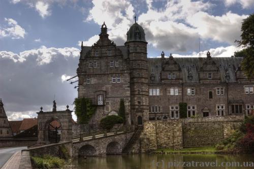 Haemelschenburg Castle