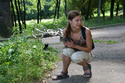 We found little kittens in the park.