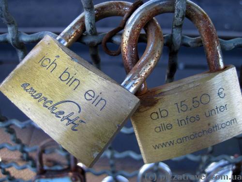 Locks on the Hohenzollern bridge in Cologne