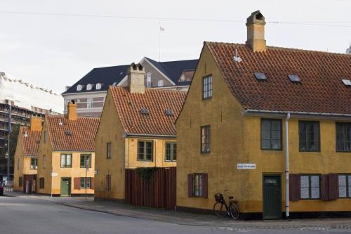 Yellow barracks in Nyboder