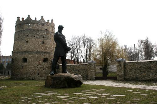 Karmalyuk monument near the Letychiv Castle tower