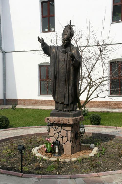 Monument to the Pope