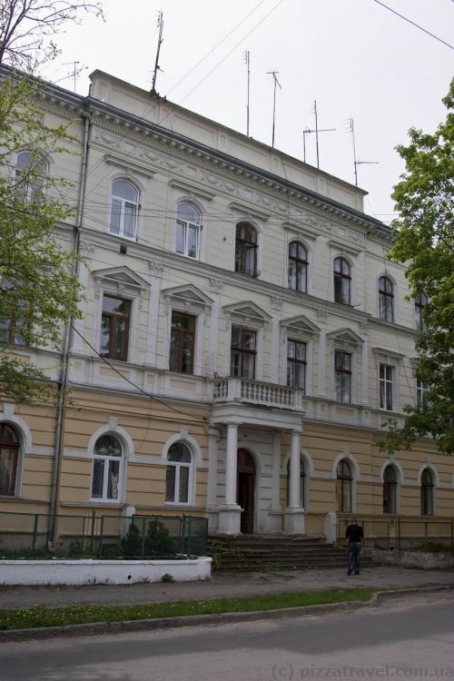 Houses on the Bandery and Voyiniv UPA streets