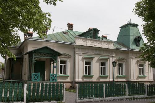 Houses on the Bandery and Voyiniv UPA streets