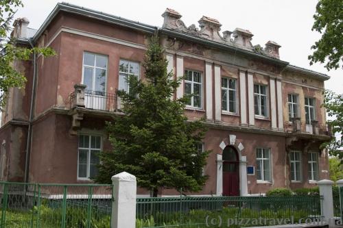 Houses on the Bandery and Voyiniv UPA streets