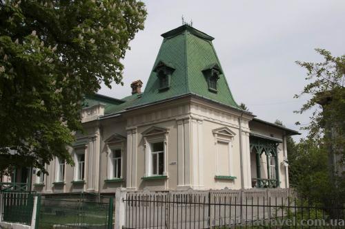 Houses on the Bandery and Voyiniv UPA streets