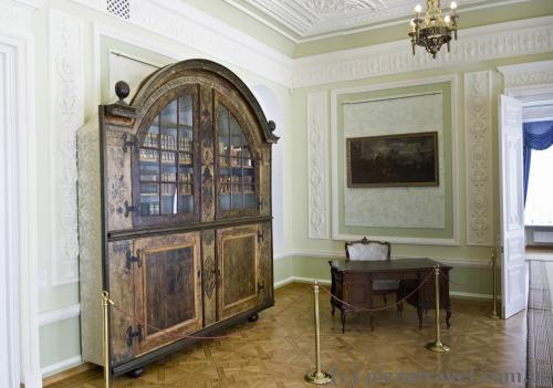 The oldest bookcase in Ukraine