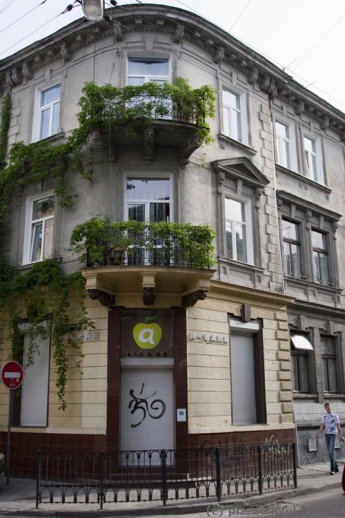 Green house on the Johara Dudayeva Street